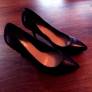 VINCE CAMUTO BLACK WOMEN’S POINT-TOE PUMP size 6